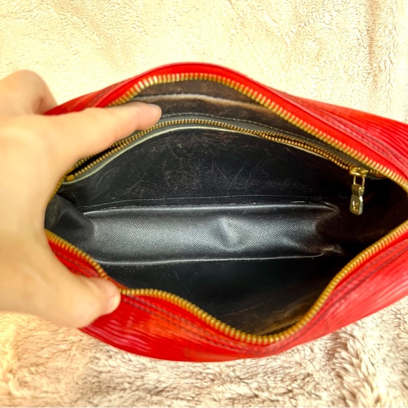 Louis Vuitton Trocadero Castilian Red Epi Crossbody Bag - Picture 15 of 17